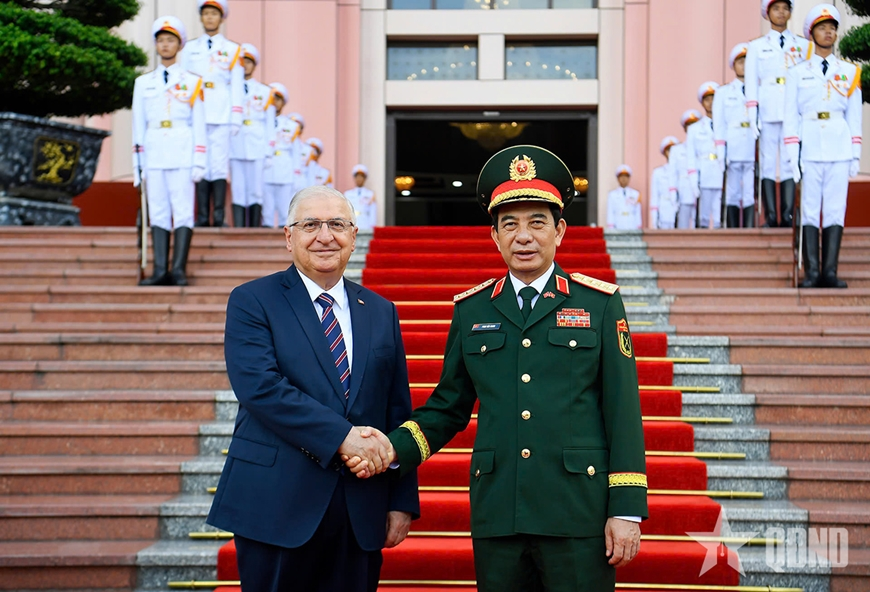 Đại tướng Phan Văn Giang chủ trì lễ đón Bộ trưởng Bộ Quốc phòng Thổ Nhĩ Kỳ
