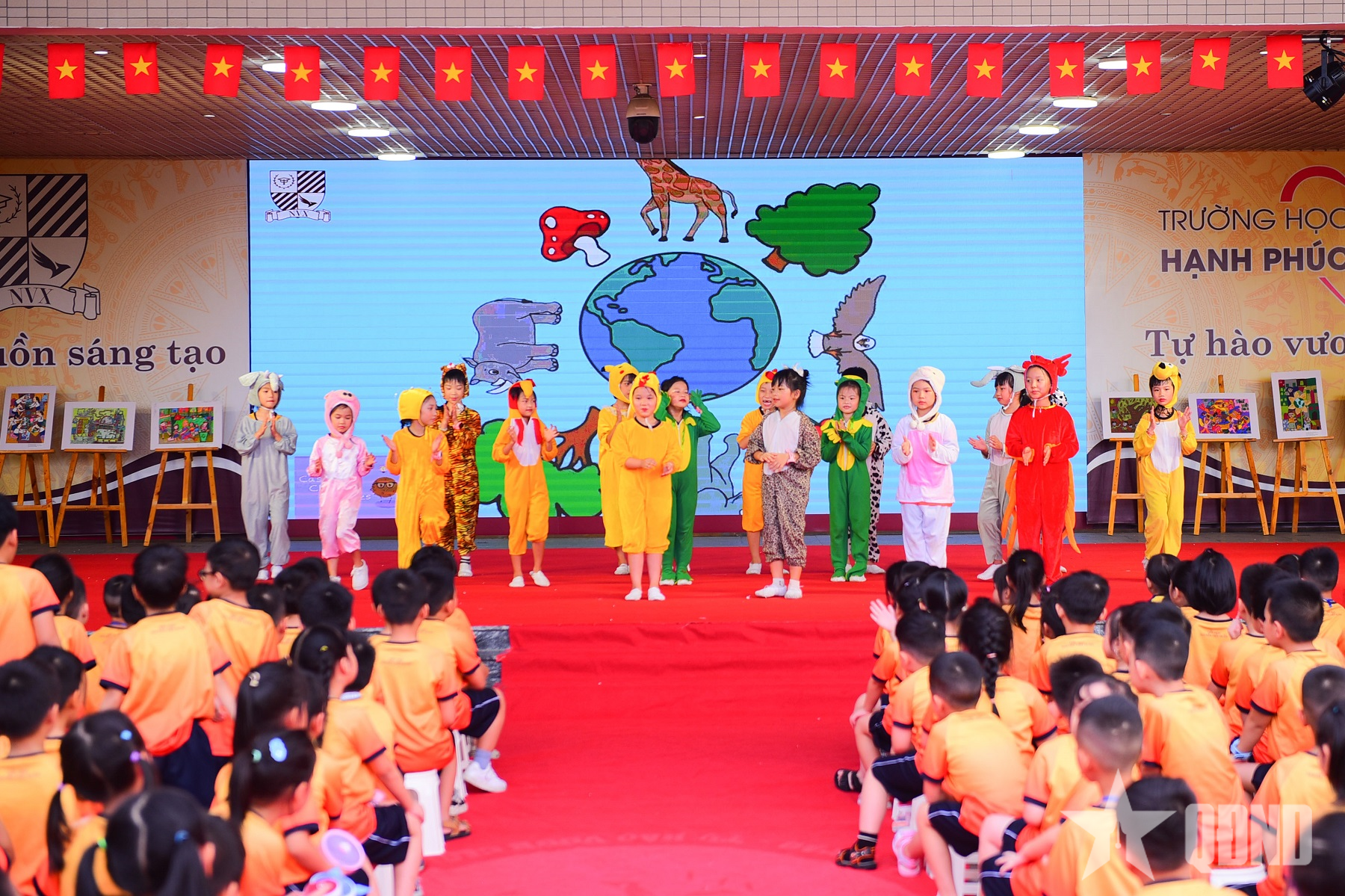 Sân trường mơ ước của em