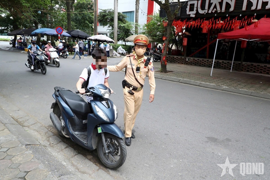 Mở cao điểm tuyên truyền, kiểm tra, xử lý vi phạm đối với học sinh và phụ huynh tham gia giao thông