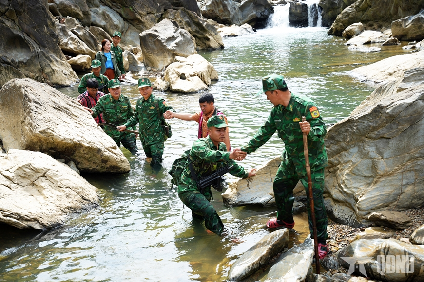 Bộ đội Đồn Biên phòng Quảng Nhâm: Vượt dốc, băng suối giữ bình yên biên cương