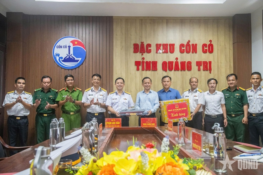 Tư lệnh Vùng 3 Hải quân kiểm tra Trạm Radar 540 (Trung đoàn 351)