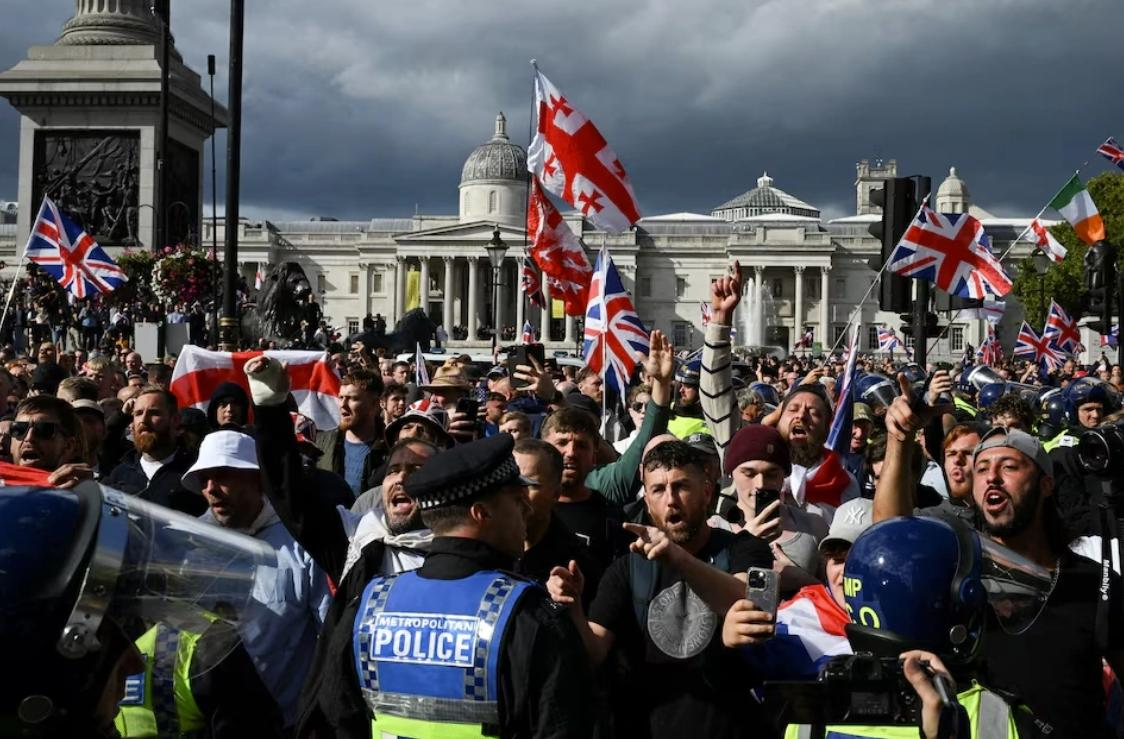 London: Đụng độ căng thẳng giữa người biểu tình và cảnh sát