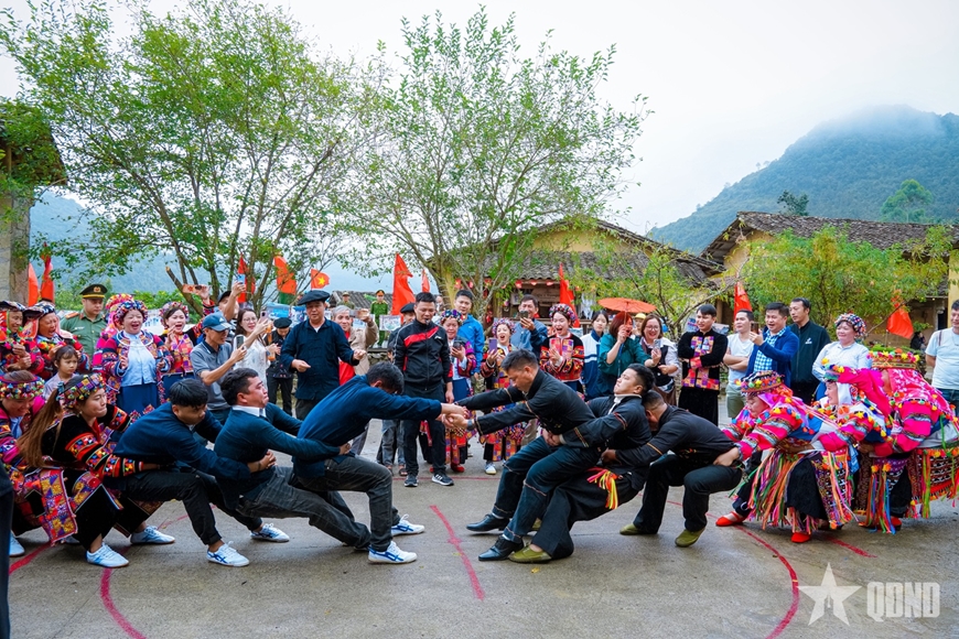 Sắc màu lễ hội đồng bào Lô Lô nơi cực Bắc Tổ quốc