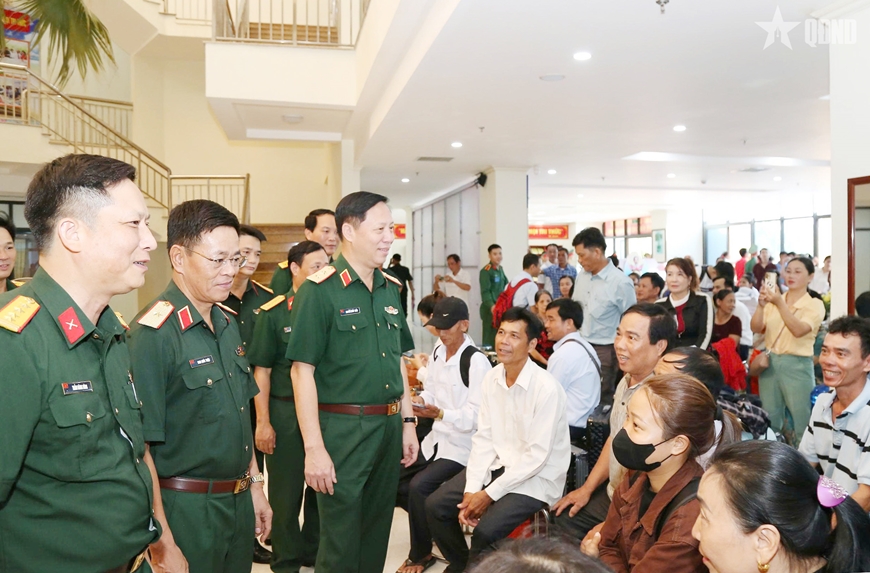 Người “truyền lửa” cho thế hệ cán bộ chính trị trẻ