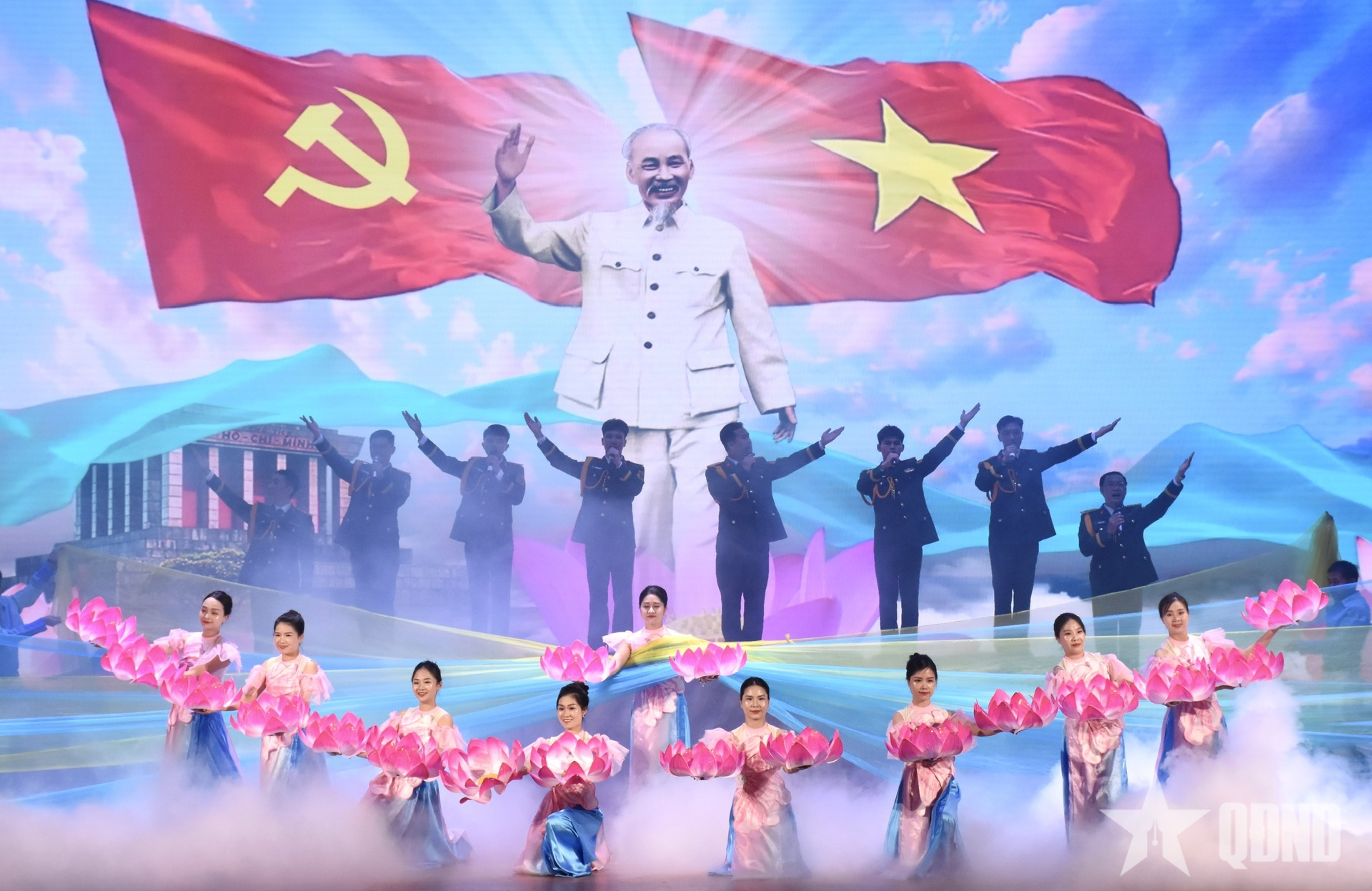 Học viện Hậu cần tổ chức Chương trình nghệ thuật “Viết tiếp những trang sử vàng”