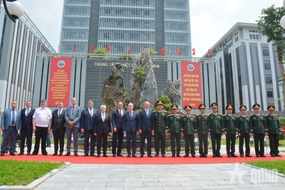 Gallery - 	Trợ lý Tổng thống Nga thăm Trung tâm Nhiệt đới Việt - Nga