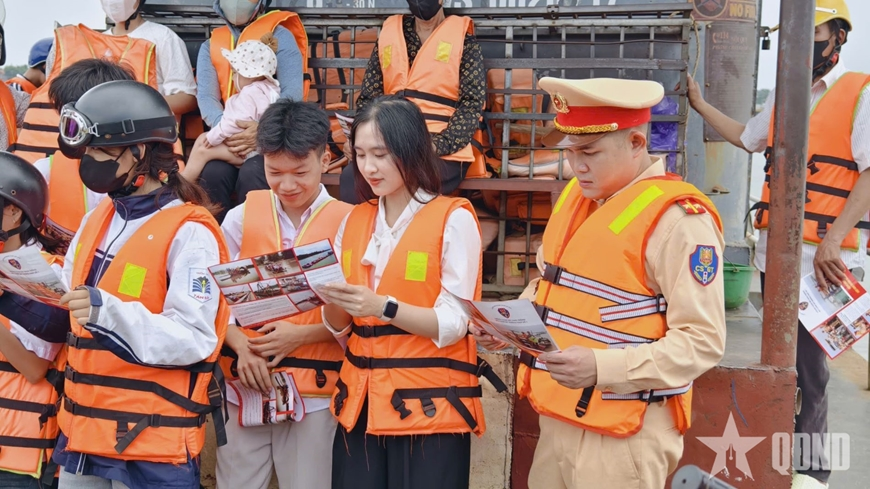 Hà Nội: Tăng cường tuyên truyền an toàn giao thông đường thủy cho học sinh