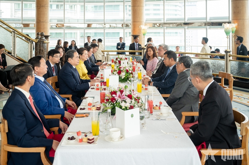 Chủ tịch Quốc hội Trần Thanh Mẫn làm việc với lãnh đạo Tập đoàn Dầu khí Quốc gia Malaysia