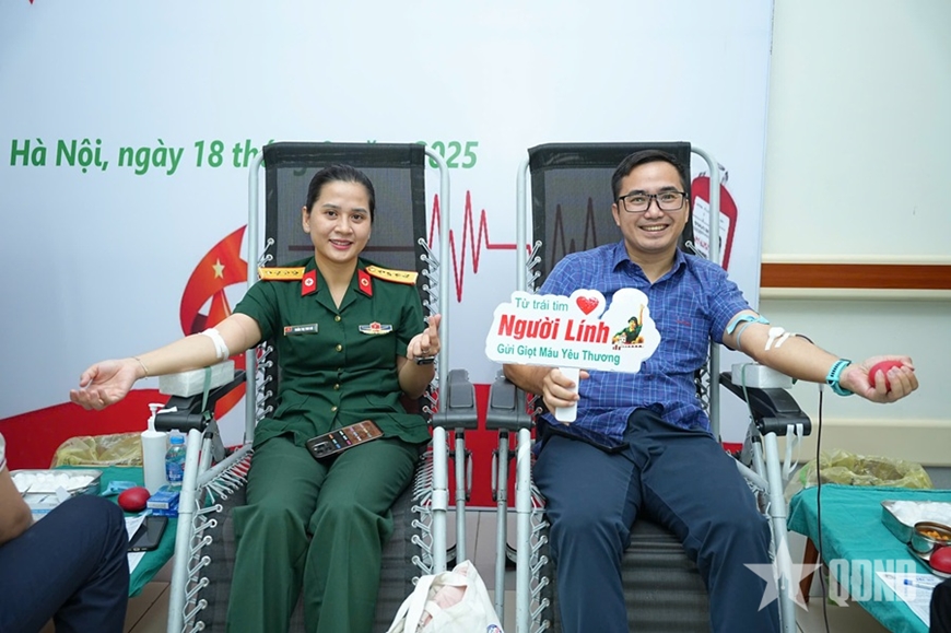 Bệnh viện Quân y 103 và phường Dương Nội, thành phố Hà Nội tích cực tham gia ngày hội hiến máu tình nguyện