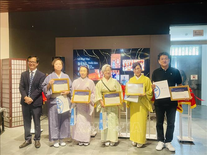 Triển lãm “Dáng hình của đất”