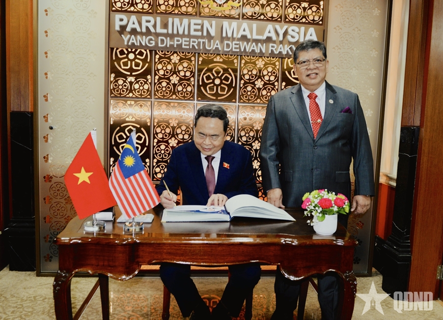 Chủ tịch Quốc hội Trần Thanh Mẫn hội đàm với Chủ tịch Hạ viện Malaysia