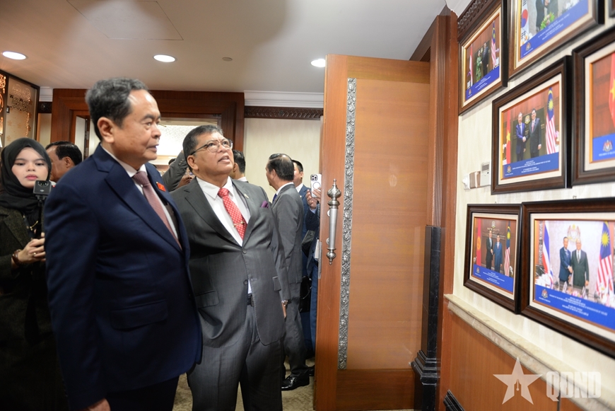 Chủ tịch Quốc hội Trần Thanh Mẫn hội đàm với Chủ tịch Hạ viện Malaysia