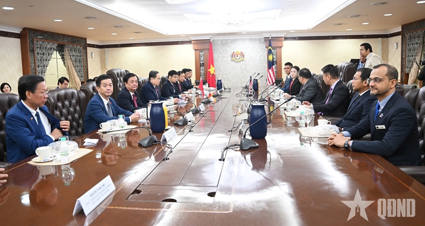 Chủ tịch Quốc hội Trần Thanh Mẫn hội đàm với Chủ tịch Hạ viện Malaysia