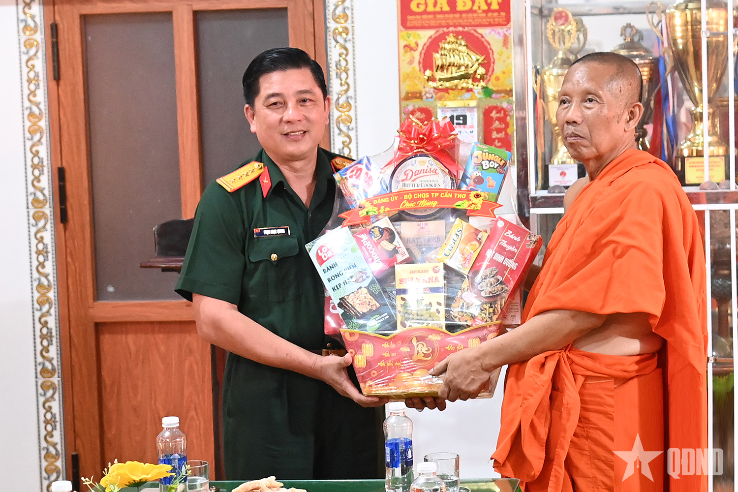 Bộ CHQS TP Cần Thơ thăm, chúc mừng Sene Dolta đồng bào Khmer