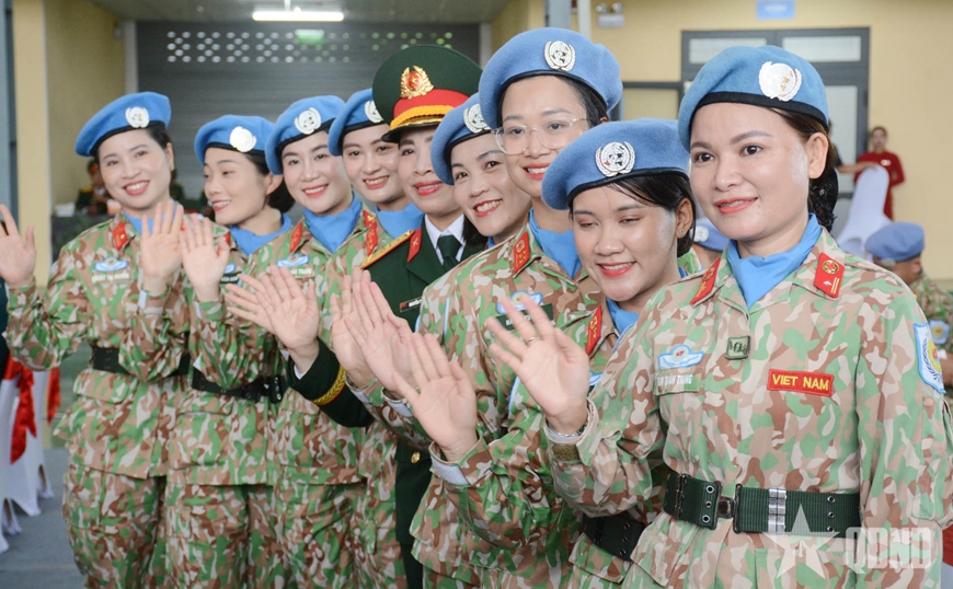 Bộ Quốc phòng xuất quân Bệnh viện Dã chiến cấp 2 số 7 và Đội Công binh 4 làm nhiệm vụ gìn giữ hòa bình Liên hợp quốc