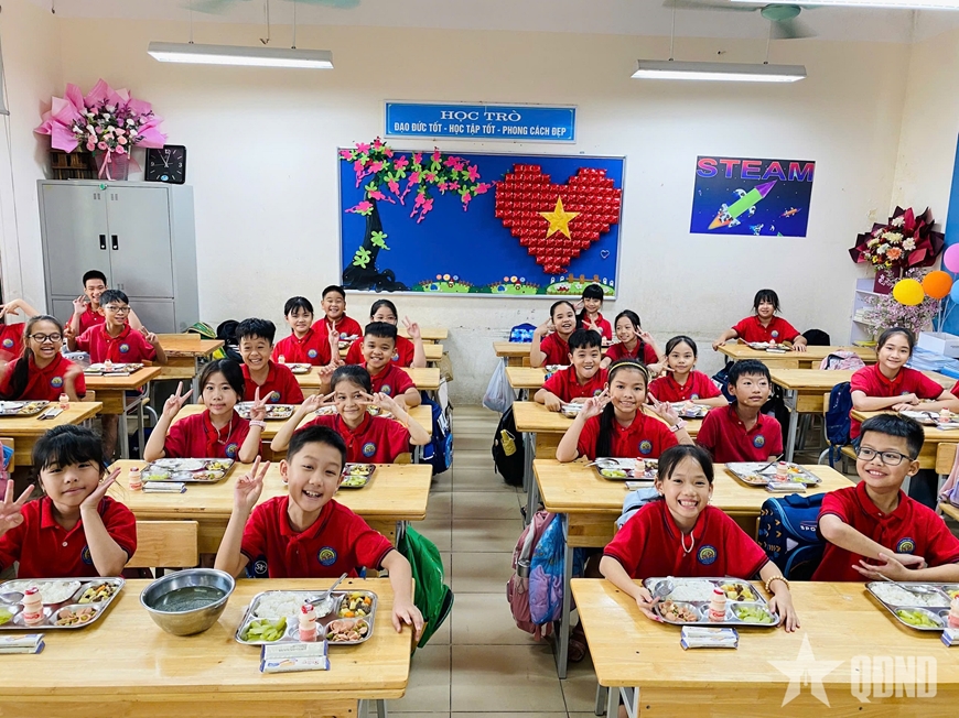 Hà Nội đảm bảo chất lượng bữa ăn bán trú cho học sinh
