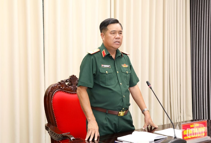 Thủ trưởng Tổng cục Hậu cần - Kỹ thuật làm việc với Cục Quân nhu