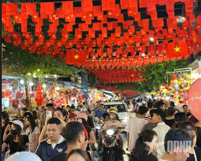 Trung thu về trên phố Hàng Mã