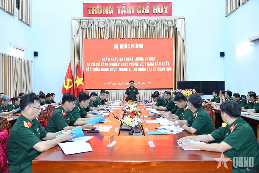 Đoàn khảo sát của Tổng cục Công nghiệp Quốc phòng làm việc tại Sư đoàn 330