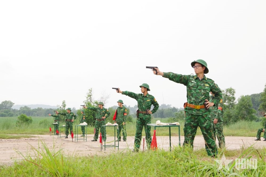 Bộ đội Biên phòng TP Hồ Chí Minh kiểm tra bắn đạn thật