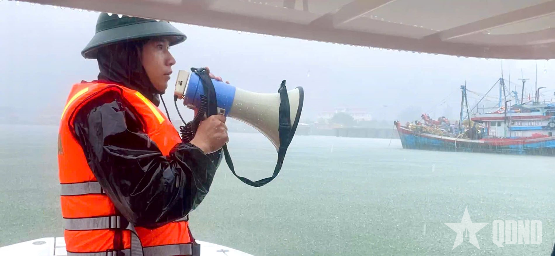 Bộ CHQS TP Đà Nẵng và Bộ CHQS tỉnh Quảng Ngãi kiểm tra công tác chuẩn bị ứng phó với bão số 10 