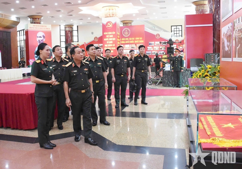 Đại tướng Trịnh Văn Quyết kiểm tra công tác chuẩn bị tổ chức Đại hội đại biểu Đảng bộ Quân đội lần thứ XII