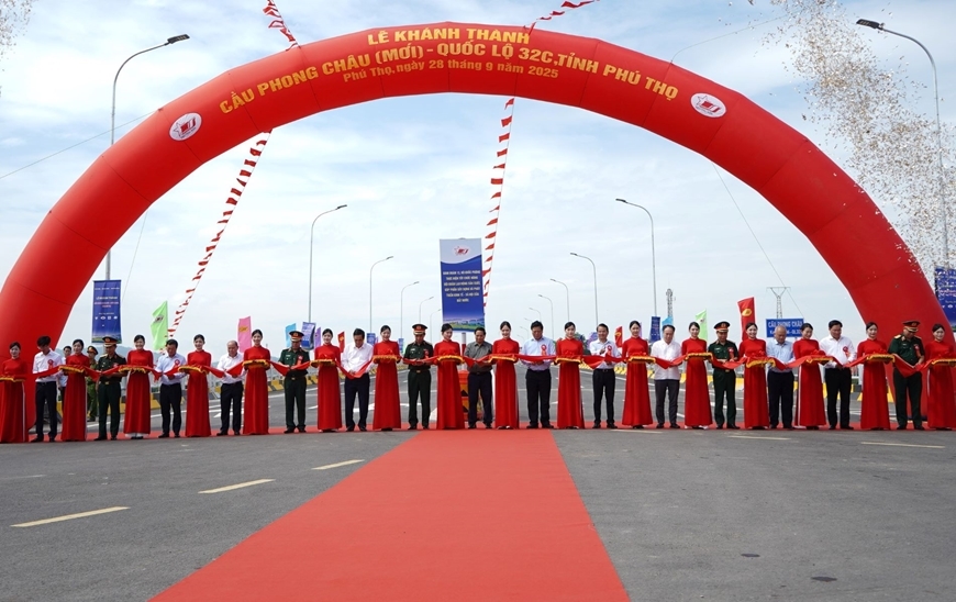 Thủ tướng Phạm Minh Chính dự lễ khánh thành cầu Phong Châu mới
