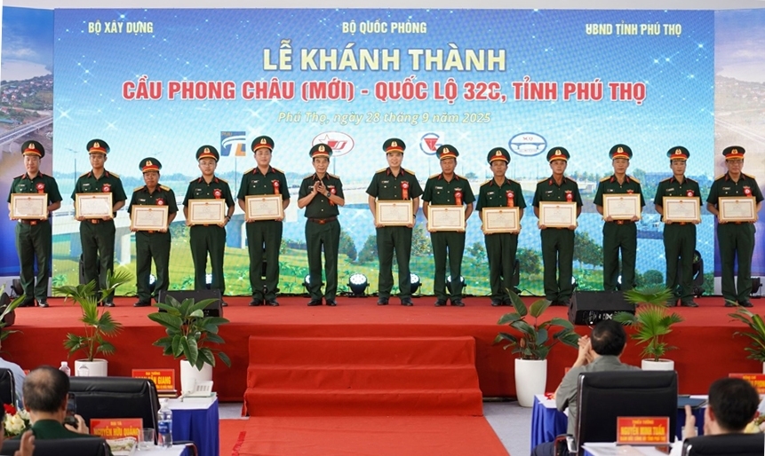 Thủ tướng Phạm Minh Chính dự lễ khánh thành cầu Phong Châu mới