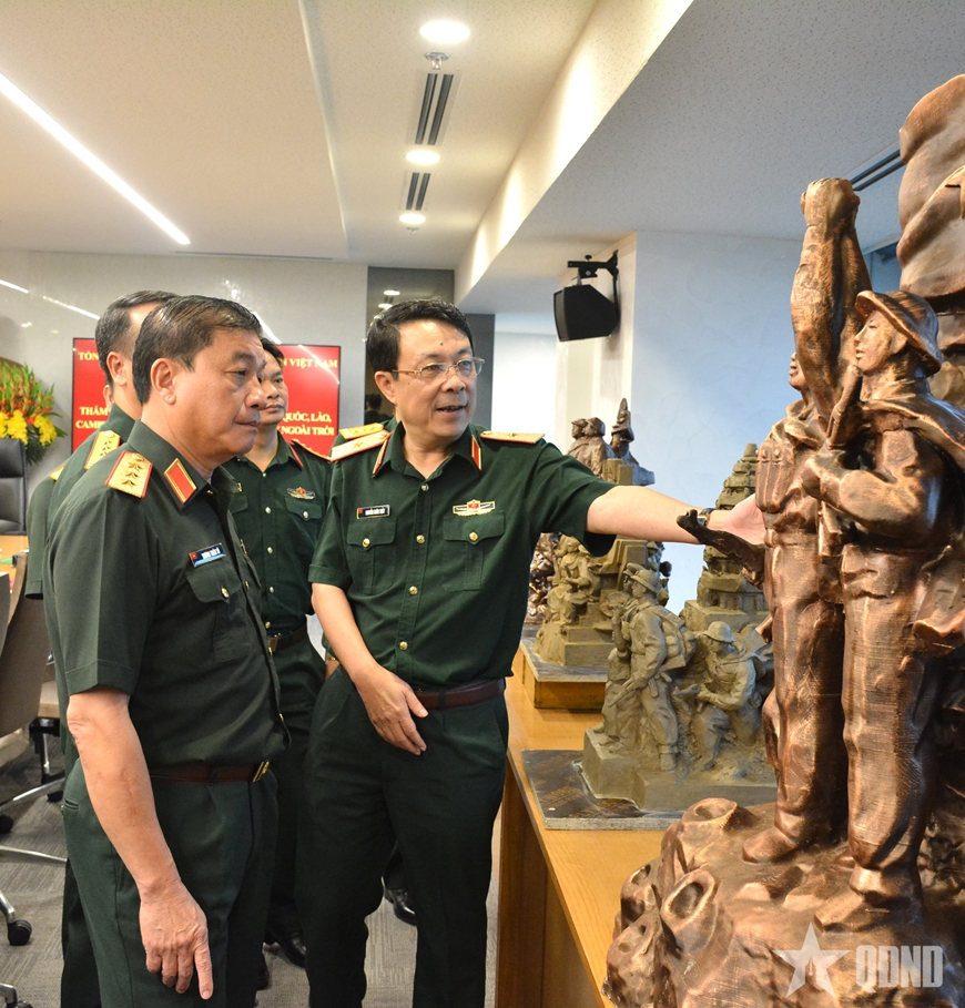 Hội nghị thẩm định lần hai cụm tượng chiến sĩ quốc tế tại Bảo tàng Lịch sử Quân sự Việt Nam