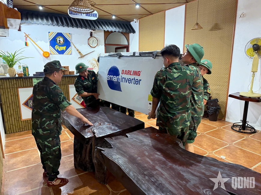 Tuyên Quang: Quân đội tham gia khắc phục, giúp đỡ nhân dân vùng ngập lụt, sạt lở đất