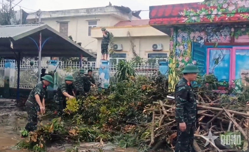 Lực lượng vũ trang Thanh Hóa - Điểm tựa vững chắc cho nhân dân sau bão lũ