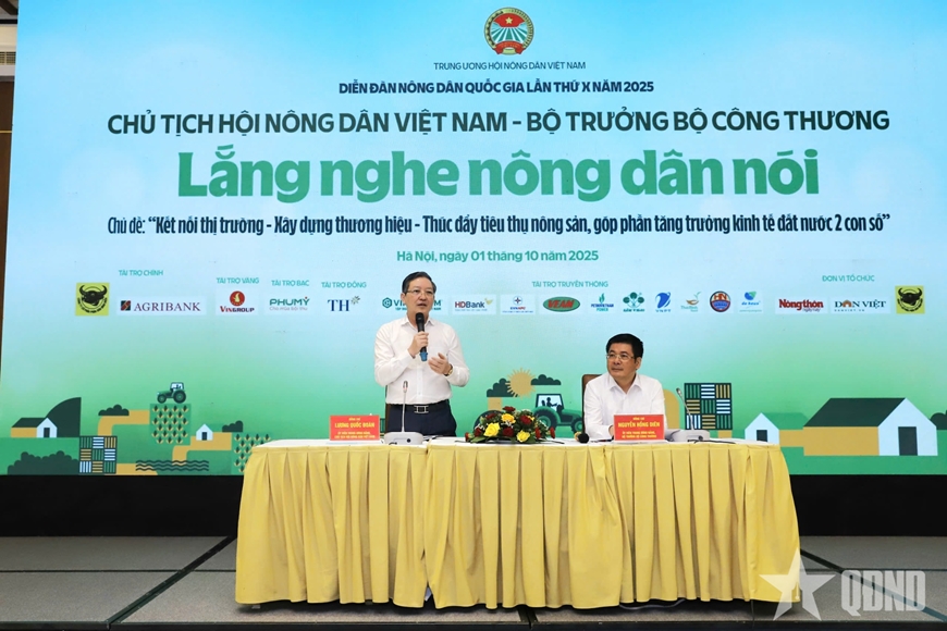 Bộ trưởng Bộ Công Thương và Chủ tịch Hội Nông dân Việt Nam lắng nghe nông dân nói