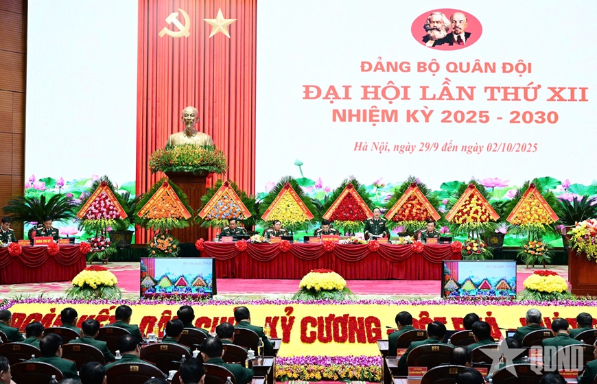Bỏ phiếu bầu Đoàn đại biểu Đảng bộ Quân đội dự Đại hội lần thứ XIV của Đảng
