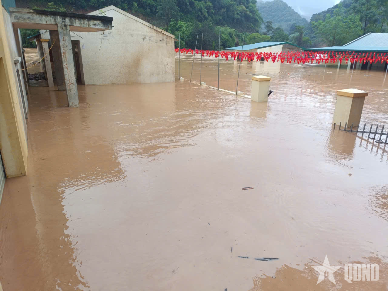 Nghệ An: Trường học ở xã biên giới lại ngập sâu trong lũ, tổn thất nặng nề 