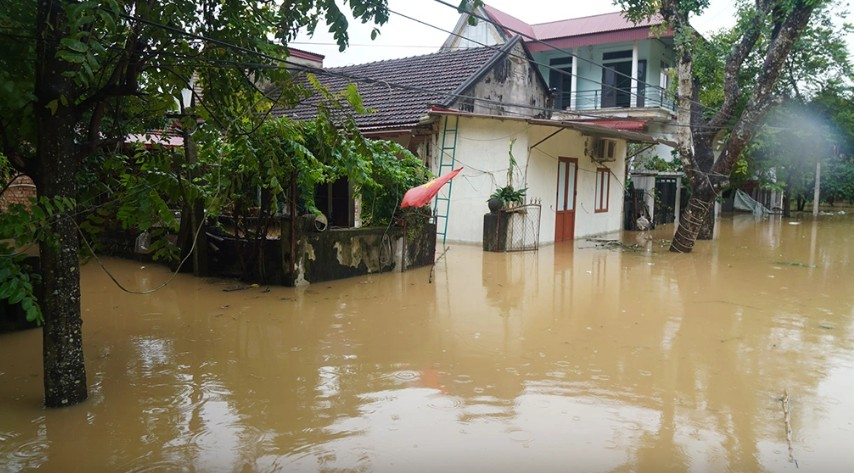 Thủ tướng chỉ đạo hỗ trợ ngay kinh phí khắc phục khẩn cấp hậu quả bão số 10 và mưa lũ
