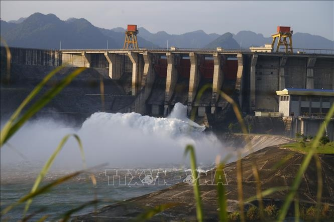 19 giờ tối nay (2-10), đóng tiếp 1 cửa xả đáy hồ thủy điện Tuyên Quang