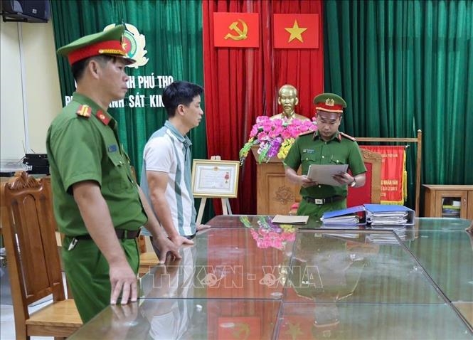 Khởi tố, bắt tạm giam lãnh đạo công ty sản xuất hàng triệu bình chữa cháy giả