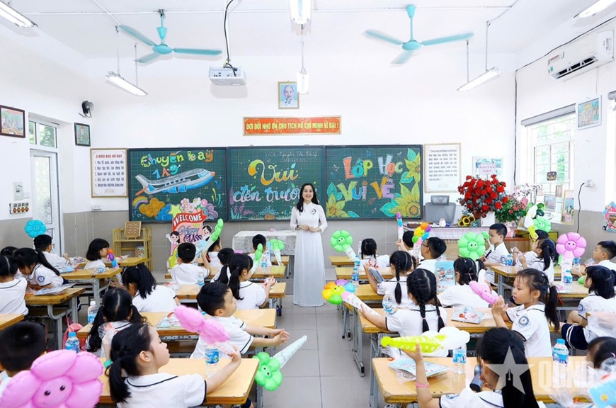 Thực thi đồng bộ phương châm "thầy ra thầy, trò ra trò"