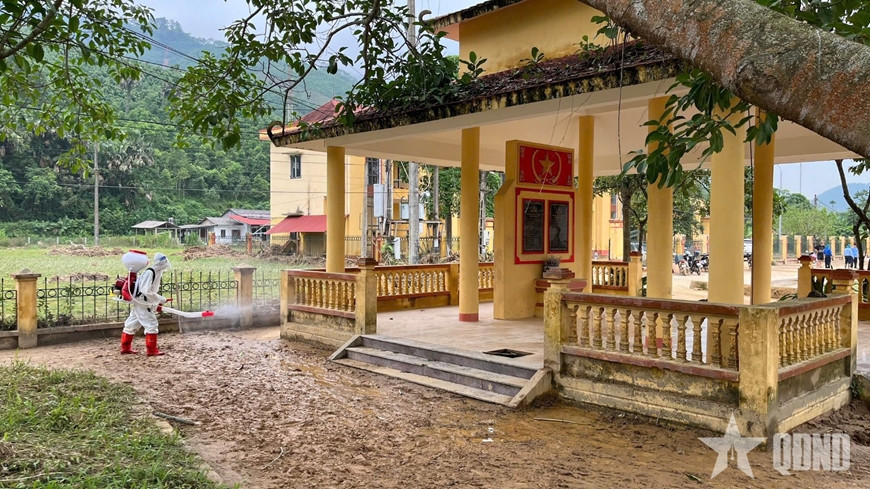 Phó thủ tướng Trần Hồng Hà thăm, động viên Trung đoàn 174 giúp dân khắc phục hậu quả bão số 10