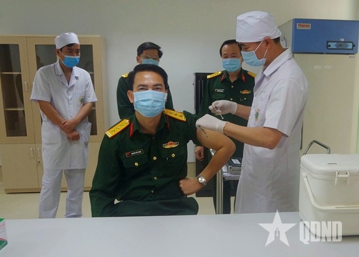 Vaccine và tiêm chủng vì sức khỏe bộ đội