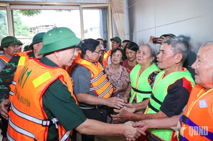 Thủ tướng Phạm Minh Chính: Các lực lượng duy trì ứng trực ở mức cao nhất, tuyệt đối không để người dân đói, khát
