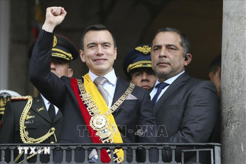 Tổng thống Ecuador an toàn sau vụ đoàn xe hộ tống bị tấn công