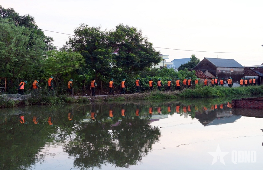 Cứu hộ, sơ tán nhân dân vùng ngập lụt ở Bắc Ninh