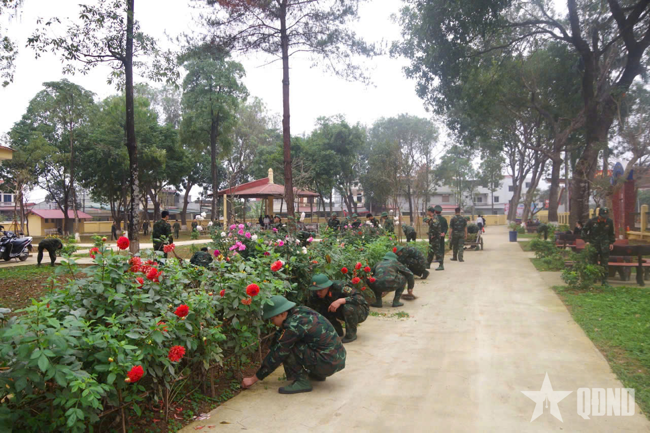 Màu xanh chính quy ở ngôi trường anh hùng