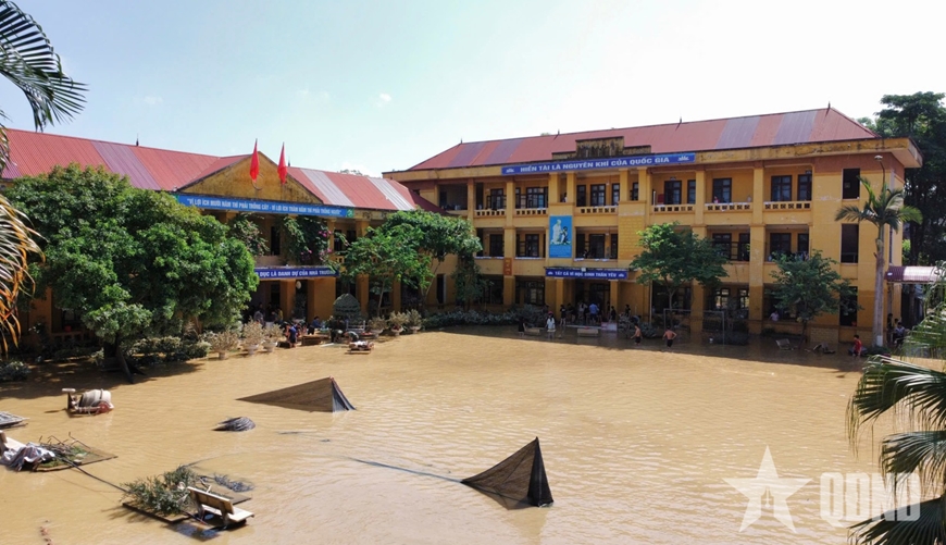 Trung đoàn 12 (Sư đoàn 3, Quân khu 1): Khẩn trương khắc phục hậu quả mưa lũ để sớm đón học sinh trở lại học tập