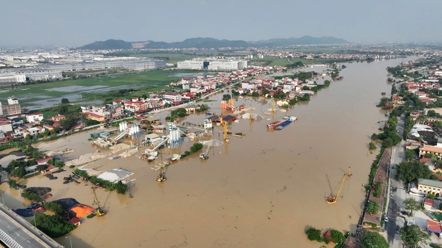 Lũ đặc biệt lớn trên các sông, Hà Nội, Thái Nguyên và Bắc Ninh sẵn sàng hộ đê