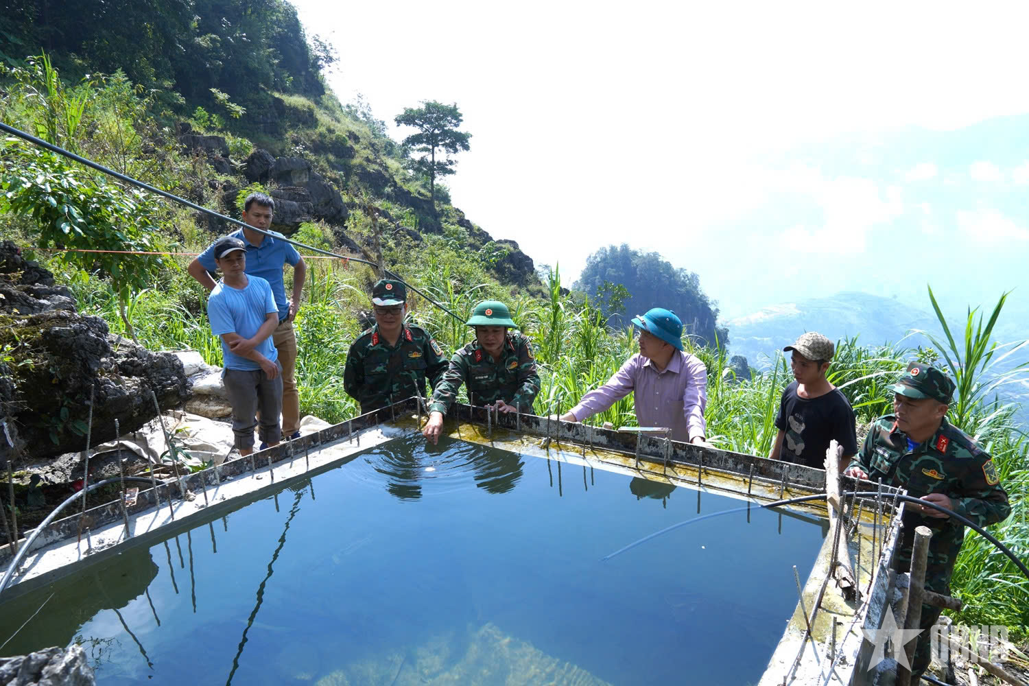 Bộ CHQS tỉnh Tuyên Quang kiểm tra tiến độ công trình cấp nước sinh hoạt tại cơ sở