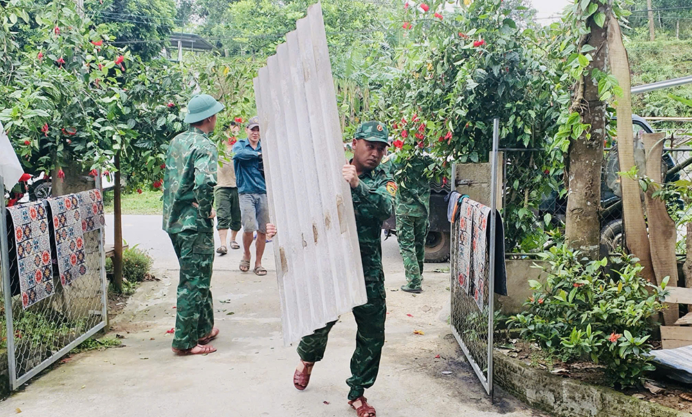  Cảm ơn các chú bộ đội nhiều lắm!