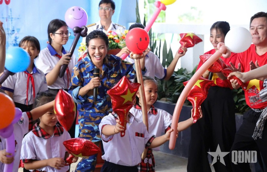 Nghệ sĩ tỏa sáng trong hoạt động nghĩa tình