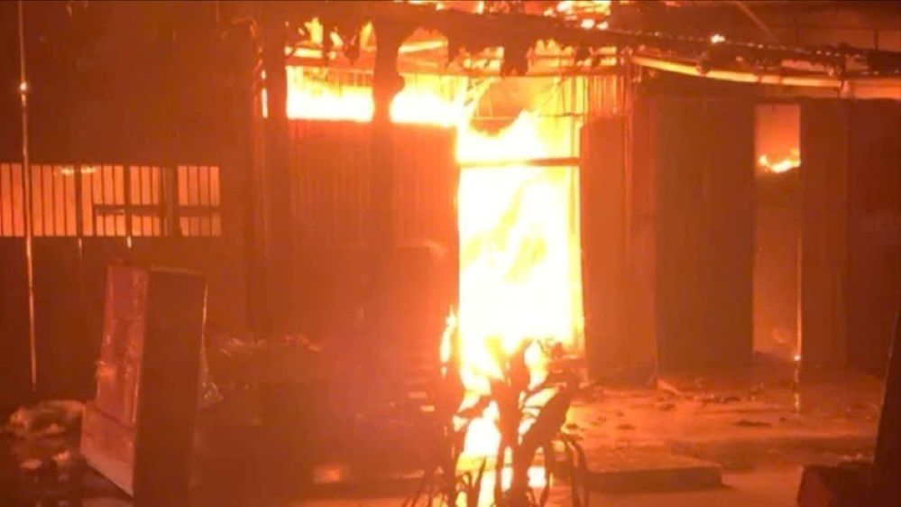 Hưng Yên: Cháy xưởng sản xuất gỗ ép